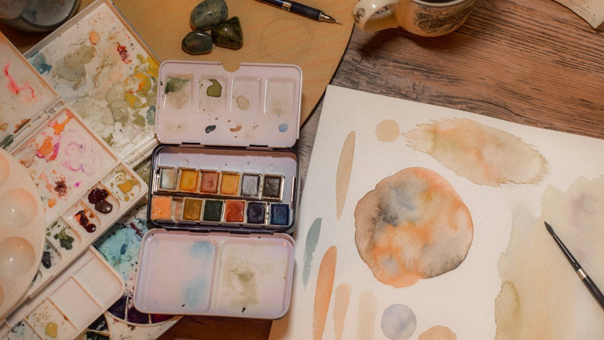 Materiais de desenho e pintura usados como referência de estilo pela IA